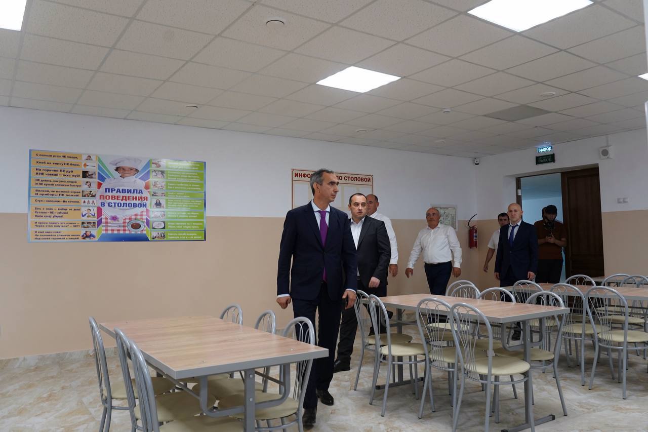 Глава Минимущества осмотрел новую школу в селе Герга